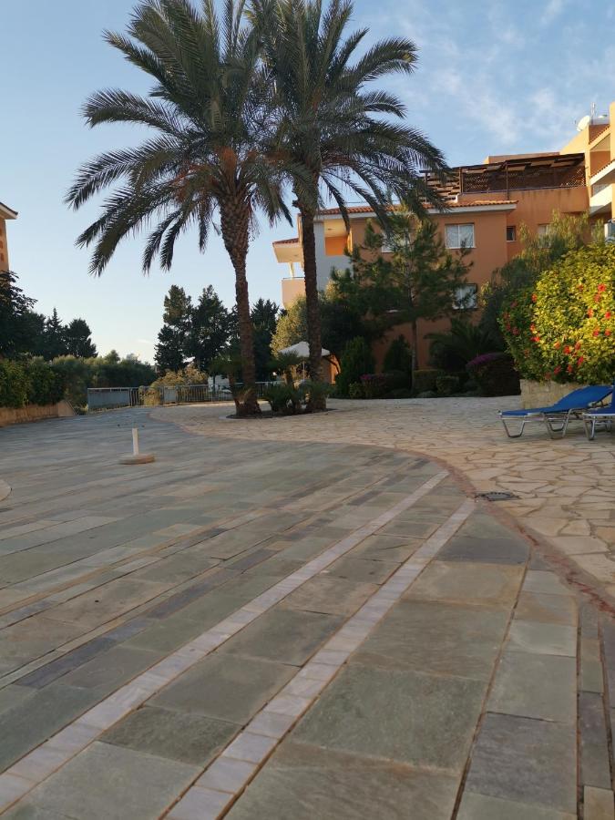 Iris Village, Near Kings Avenue Mall - By Imh Travel & Tours Pafos Exterior foto